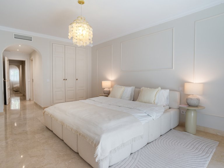 Apartment for Sale in Marbella, Malaga, Marbella Golden Mile 23