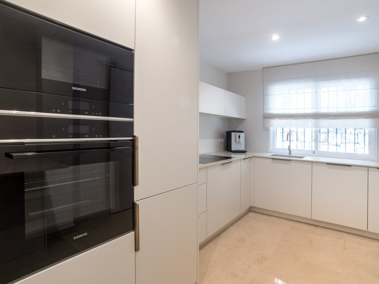 Apartment for Sale in Marbella, Malaga, Marbella Golden Mile 14