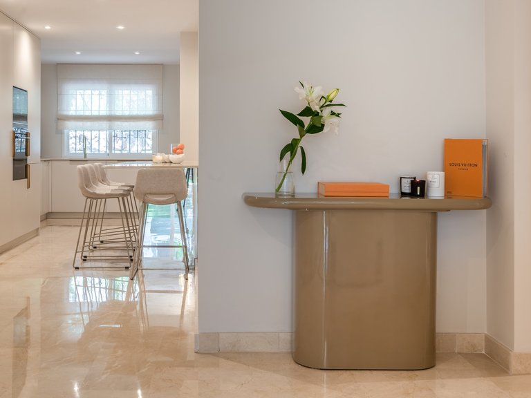 Apartment for Sale in Marbella, Malaga, Marbella Golden Mile 3