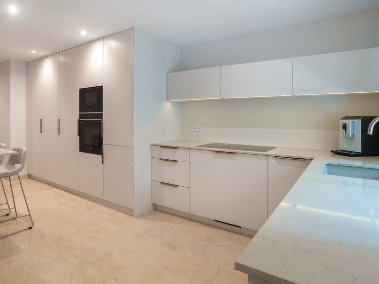 Apartment for Sale in Marbella, Malaga, Marbella Golden Mile 16