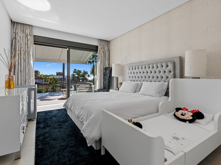 Villa for Sale in Marbella, Malaga, Marbella Este 16