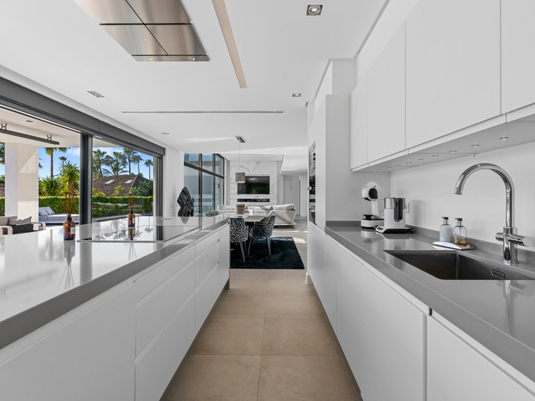 Villa for Sale in Marbella, Malaga, Marbella Este 6