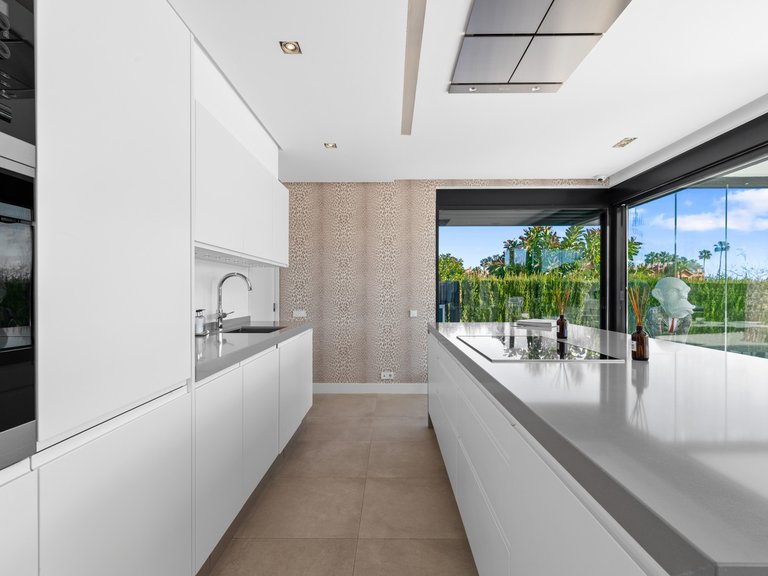 Villa for Sale in Marbella, Malaga, Marbella Este 8