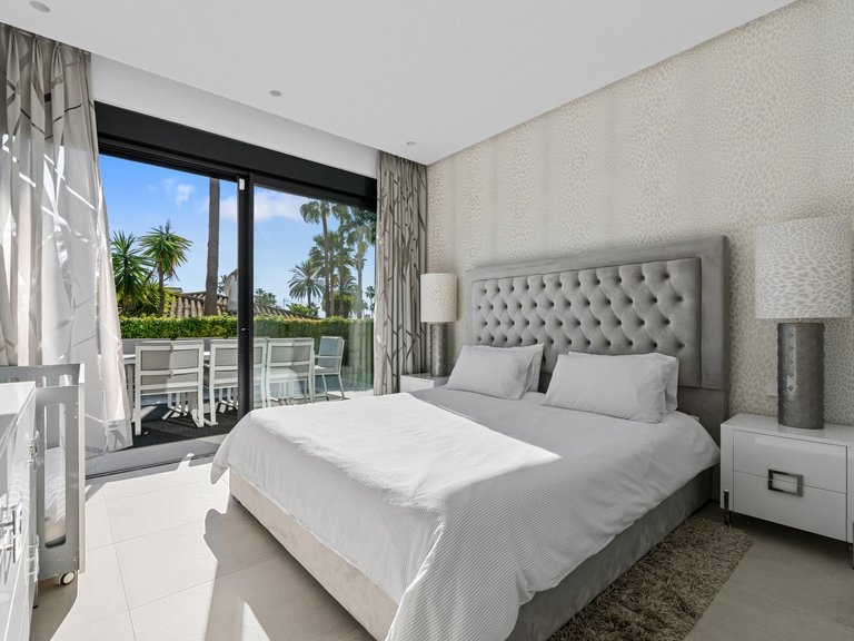 Villa for Sale in Marbella, Malaga, Marbella Este 32