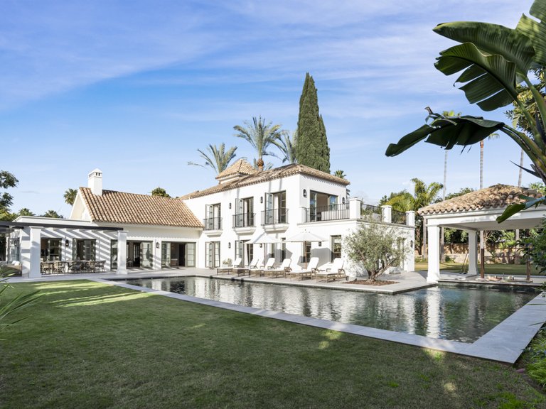 Villa for Sale in Marbella, Malaga, Nueva Andalucia 2