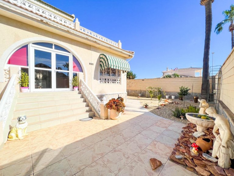 Villa for sale in Rojales, Alicante 1