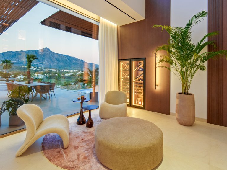 Villa for Sale in Marbella, Malaga, Nueva Andalucia 13