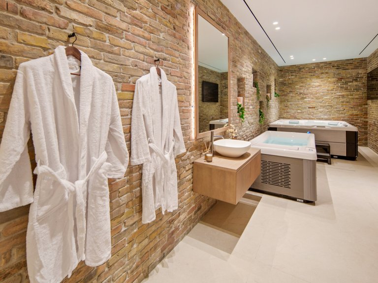 Villa for Sale in Marbella, Malaga, Nueva Andalucia 31