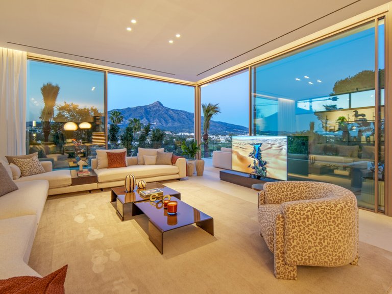 Villa for Sale in Marbella, Malaga, Nueva Andalucia 8