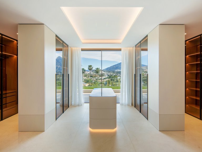 Villa for Sale in Marbella, Malaga, Nueva Andalucia 20