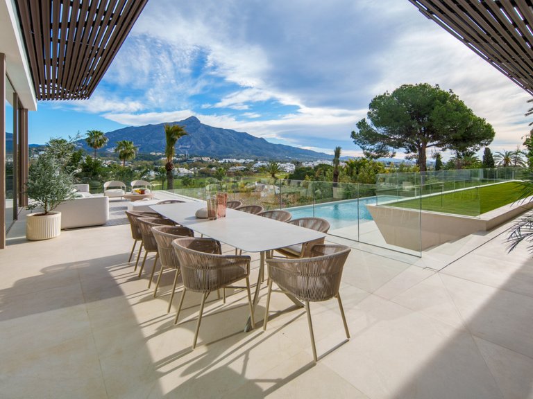 Villa for Sale in Marbella, Malaga, Nueva Andalucia 2
