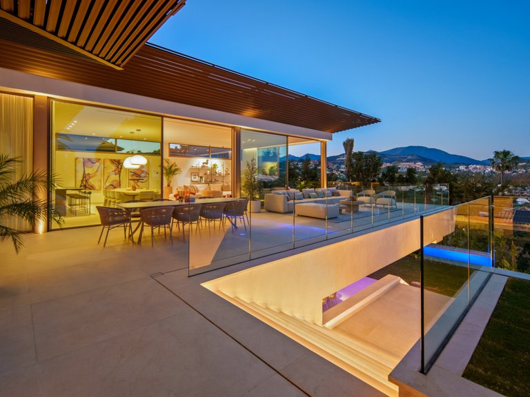 Villa for Sale in Marbella, Malaga, Nueva Andalucia 40
