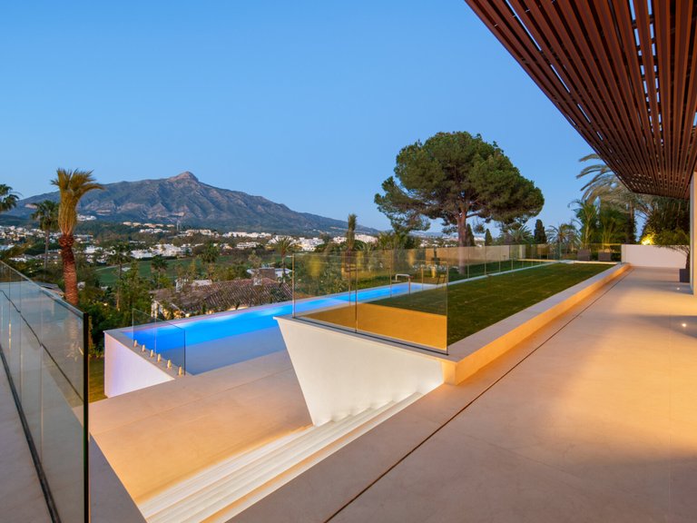 Villa for Sale in Marbella, Malaga, Nueva Andalucia 41