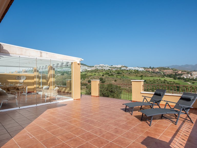 Elegant penthouse med stor terrass och panoramautsikt över golfbanan i Urb. Hercesa Calanova Golf 10
