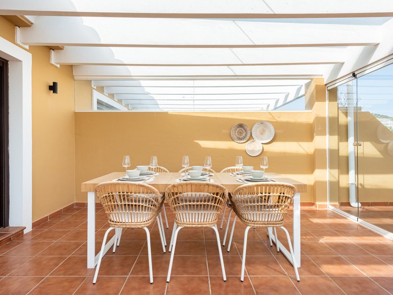 Elegant penthouse med stor terrass och panoramautsikt över golfbanan i Urb. Hercesa Calanova Golf 15
