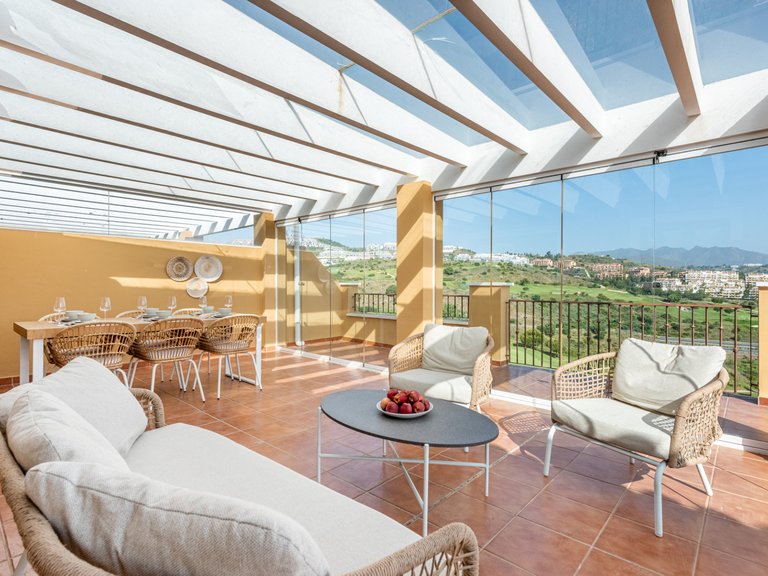 Elegant penthouse med stor terrass och panoramautsikt över golfbanan i Urb. Hercesa Calanova Golf 7