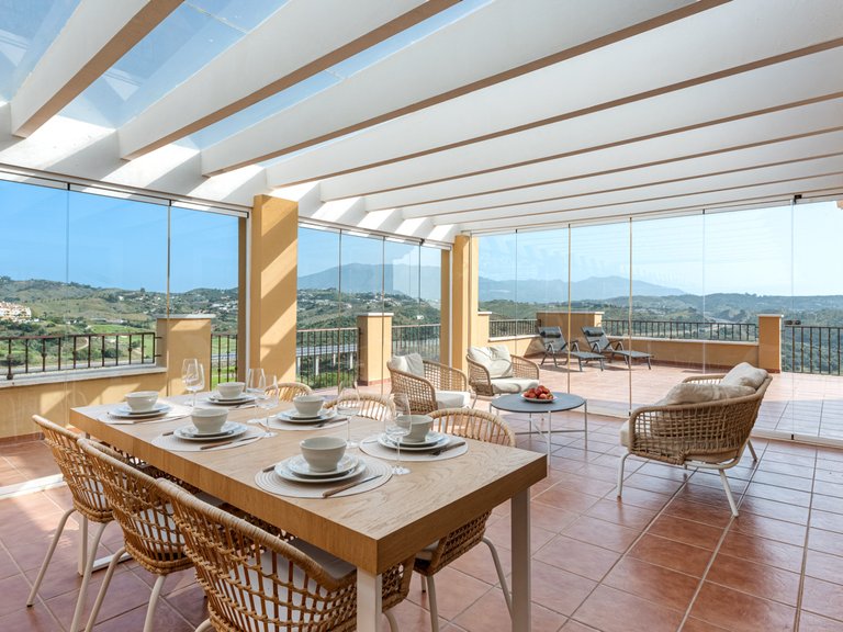 Elegant penthouse med stor terrass och panoramautsikt över golfbanan i Urb. Hercesa Calanova Golf 1