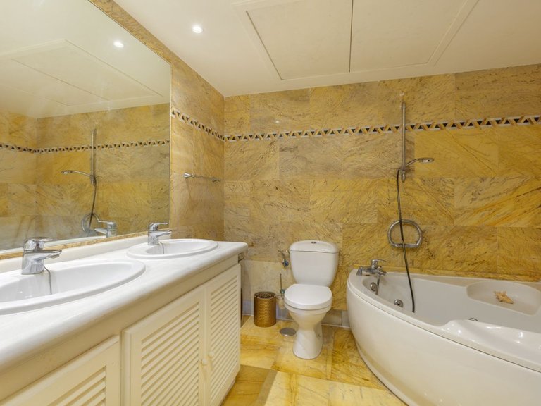 Apartment for Sale in Marbella, Malaga, Nueva Andalucia 14