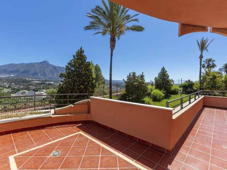 Apartment for Sale in Marbella, Malaga, Nueva Andalucia 10