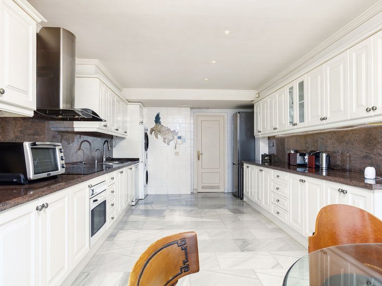 Apartment for Sale in Marbella, Malaga, Nueva Andalucia 21