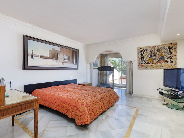 Apartment for Sale in Marbella, Malaga, Nueva Andalucia 19