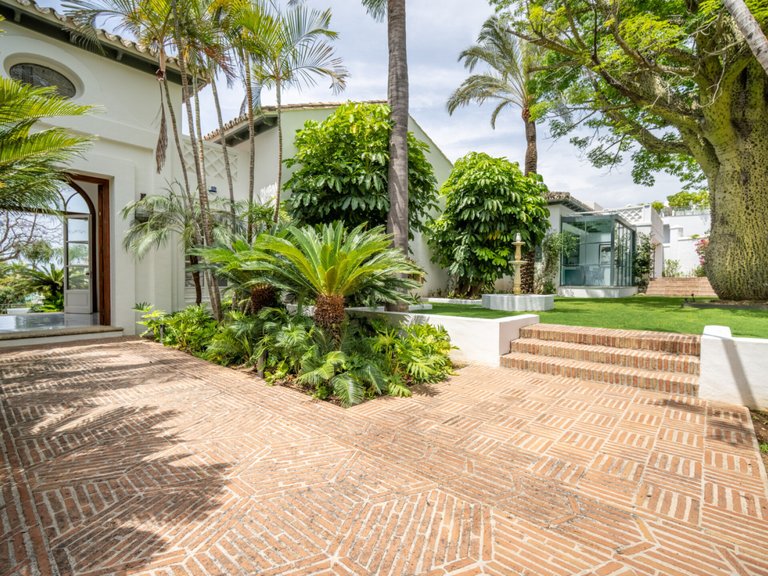 Villa for Sale in Marbella, Malaga, Marbella Golden Mile 22