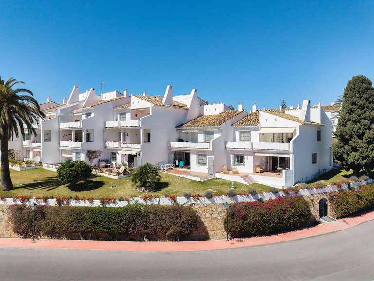 Apartment for Sale in Marbella, Malaga, Nueva Andalucia 26