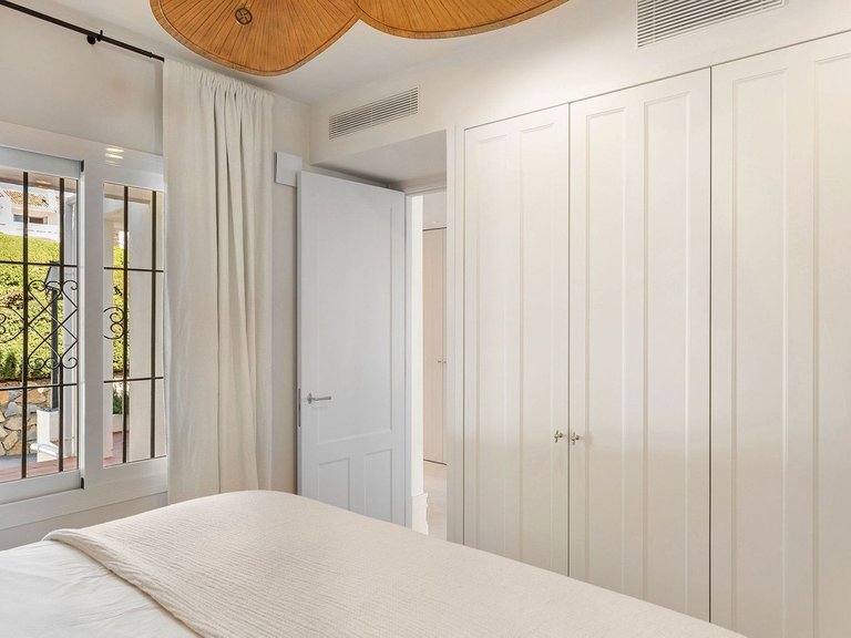 Apartment for Sale in Marbella, Malaga, Nueva Andalucia 12