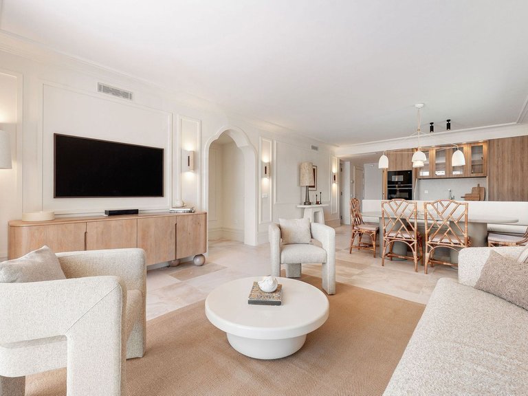 Apartment for Sale in Marbella, Malaga, Nueva Andalucia 1