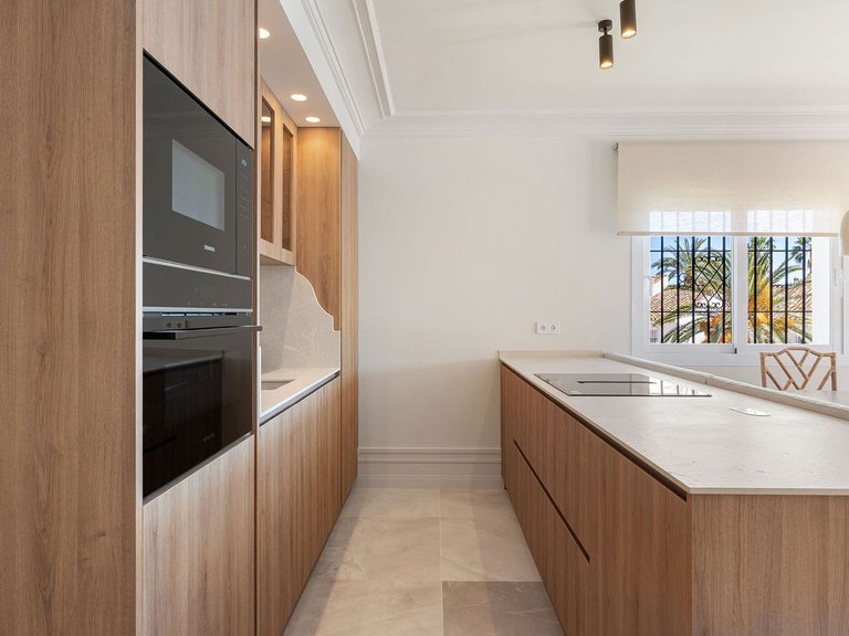 Apartment for Sale in Marbella, Malaga, Nueva Andalucia 8