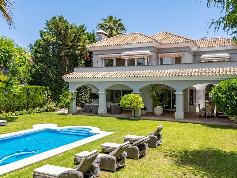 Villa for Sale in Marbella, Malaga, Nueva Andalucia 1
