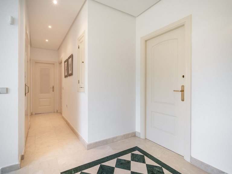 Villa for Sale in Marbella, Malaga, Nueva Andalucia 20