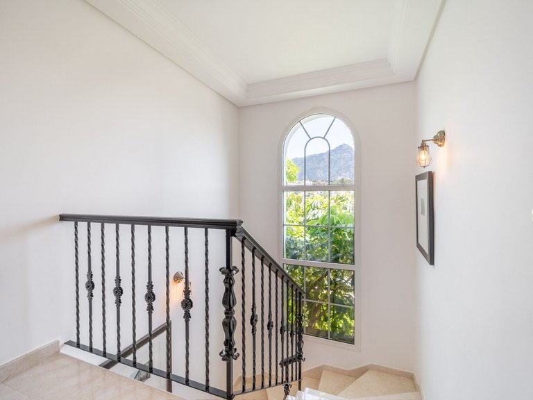 Villa for Sale in Marbella, Malaga, Nueva Andalucia 23