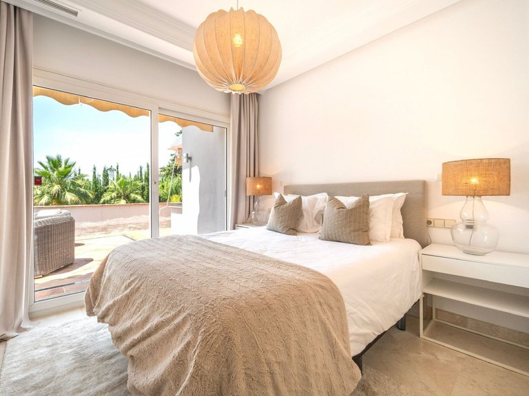 Villa for Sale in Marbella, Malaga, Nueva Andalucia 18