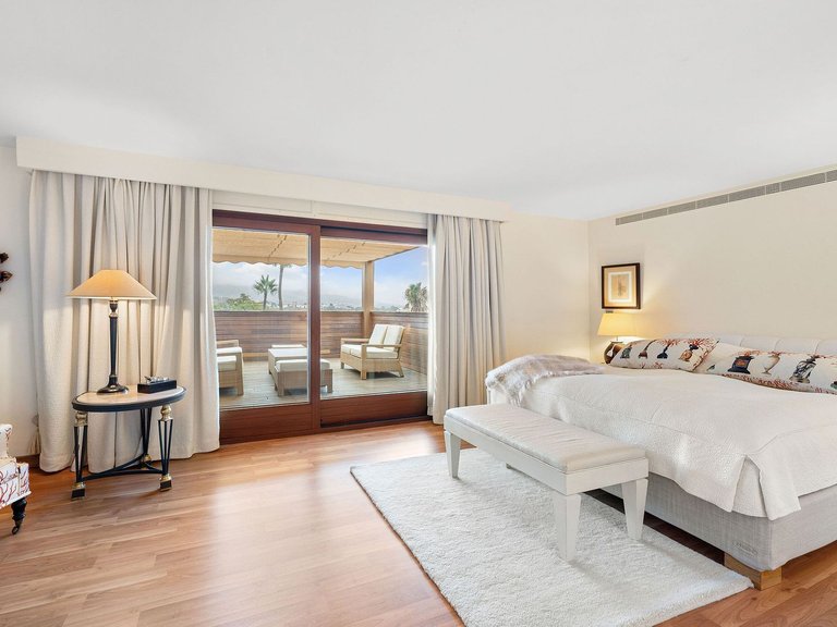 Villa for Sale in Marbella, Malaga 24
