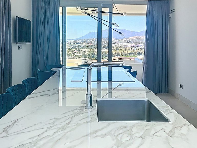 Villa for Sale in Marbella, Malaga, Nueva Andalucia 13