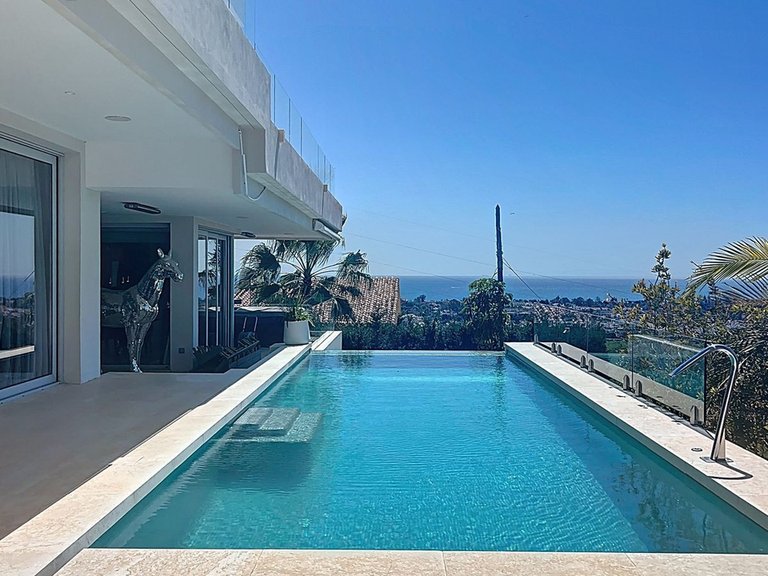 Villa for Sale in Marbella, Malaga, Nueva Andalucia 10