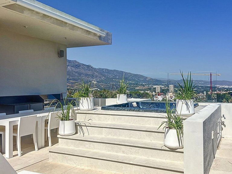 Villa for Sale in Marbella, Malaga, Nueva Andalucia 40