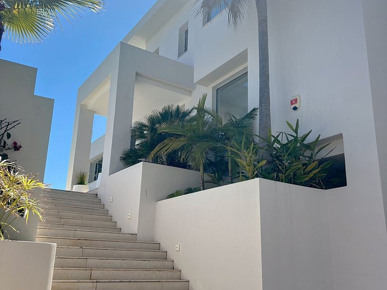 Villa for Sale in Marbella, Malaga, Nueva Andalucia 8