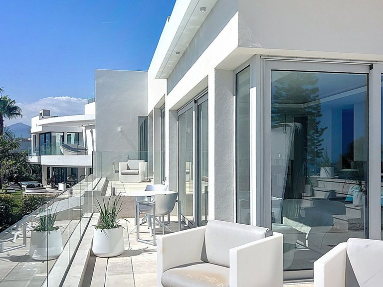 Villa for Sale in Marbella, Malaga, Nueva Andalucia 39