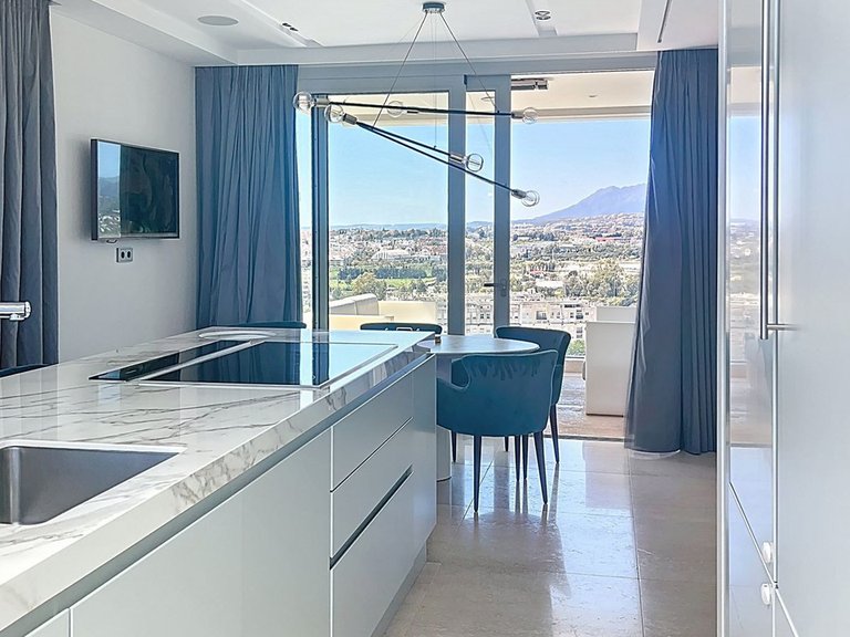 Villa for Sale in Marbella, Malaga, Nueva Andalucia 12