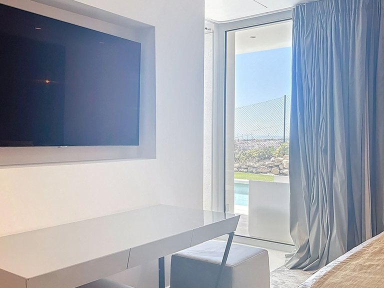 Villa for Sale in Marbella, Malaga, Nueva Andalucia 32