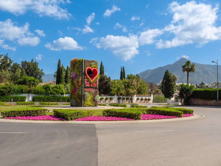 Apartment for Sale in Marbella, Malaga, Nueva Andalucia 25