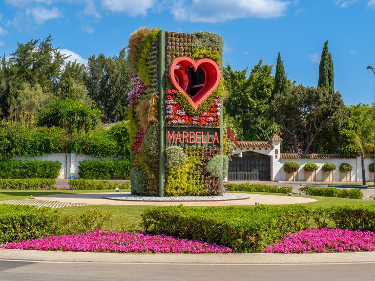 Apartment for Sale in Marbella, Malaga, Nueva Andalucia 24