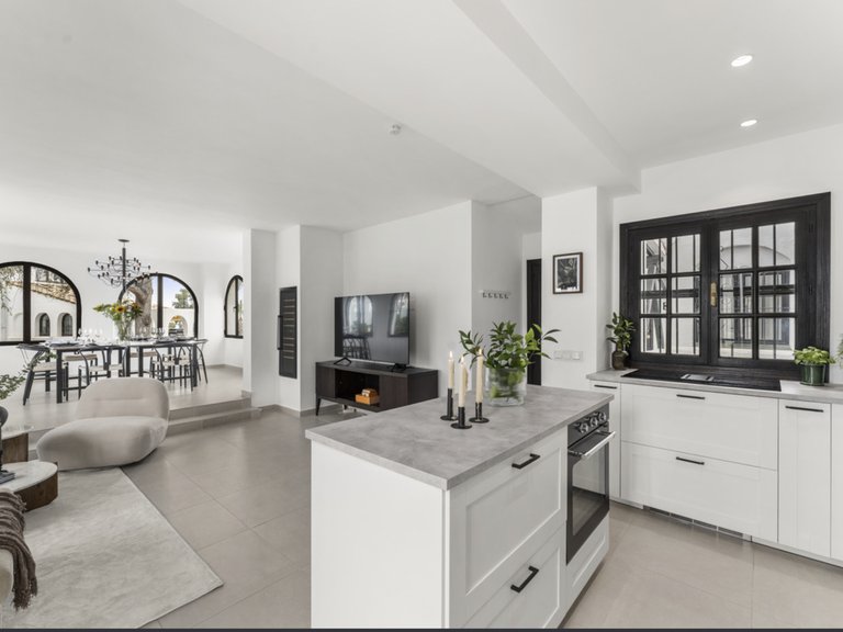 Apartment for Sale in Marbella, Malaga, Nueva Andalucia 2