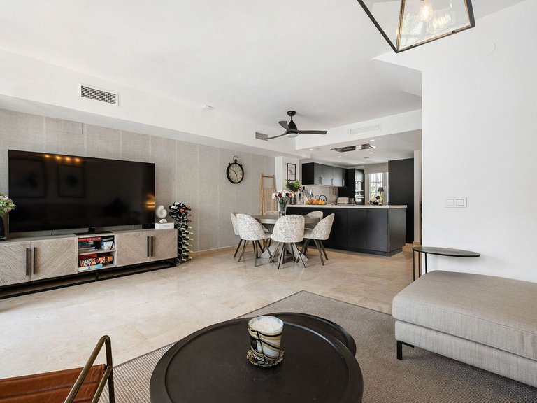 Town House for Sale in Marbella, Malaga, Nueva Andalucia 11