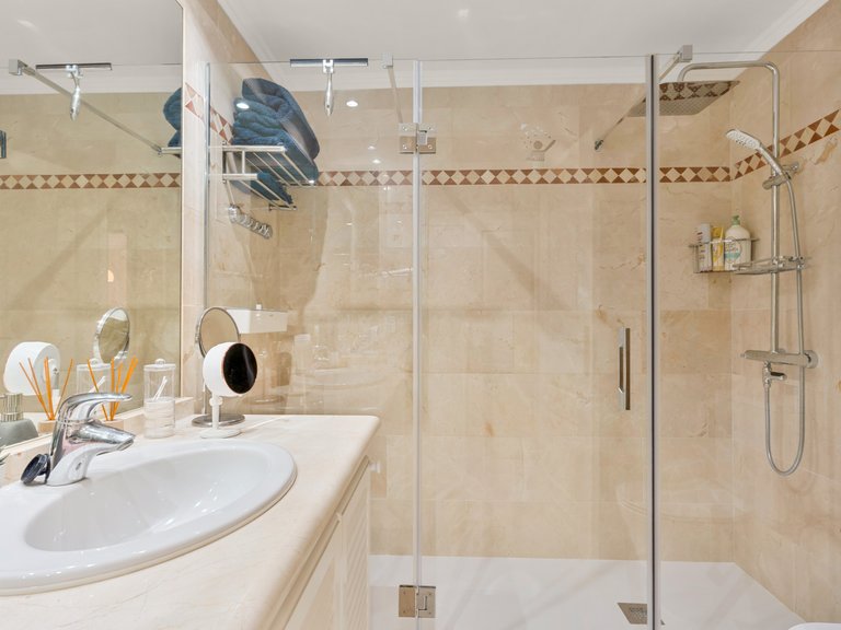 Apartment for Sale in Marbella, Malaga, Nueva Andalucia 17