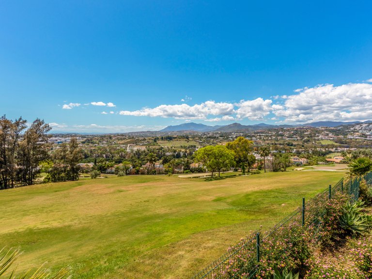Apartment for Sale in Marbella, Malaga, Nueva Andalucia 29