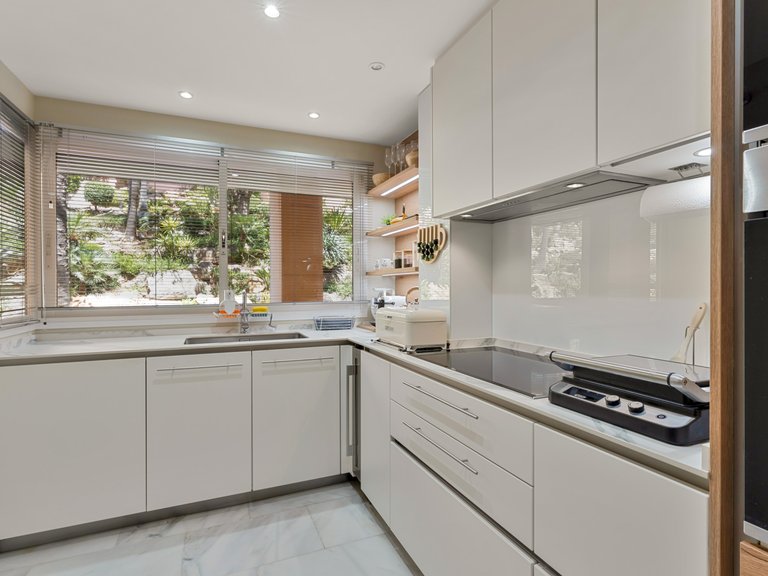 Apartment for Sale in Marbella, Malaga, Nueva Andalucia 11
