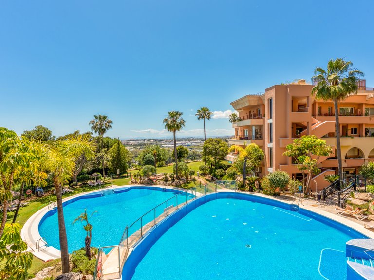 Apartment for Sale in Marbella, Malaga, Nueva Andalucia 33